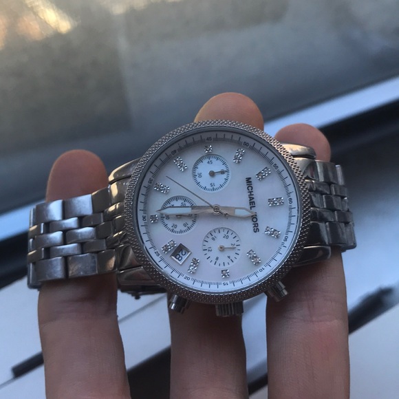 Michael Kors Silver Watch Timepiece - Picture 8 of 8